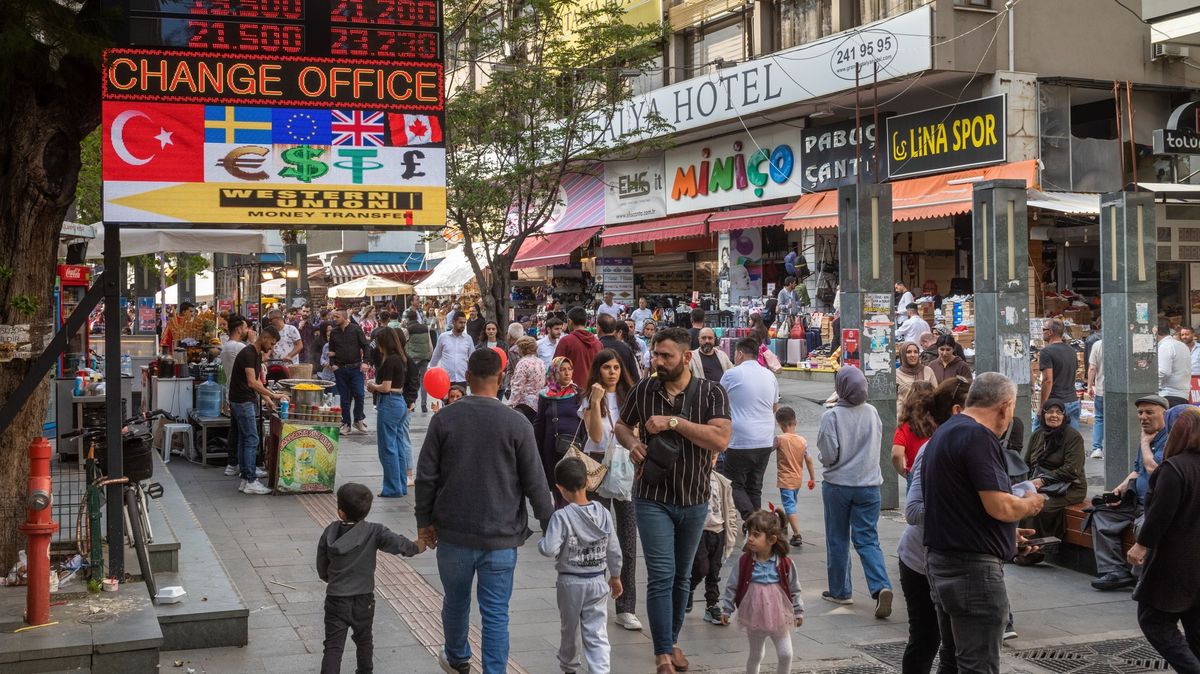 „Kradou nám naše životy,“ stěžují si obyvatelé turecké Antalye na ruské přistěhovalce